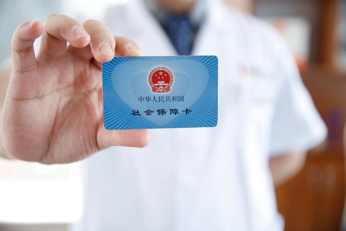 自己交社保，和企业交，退休金差在哪？